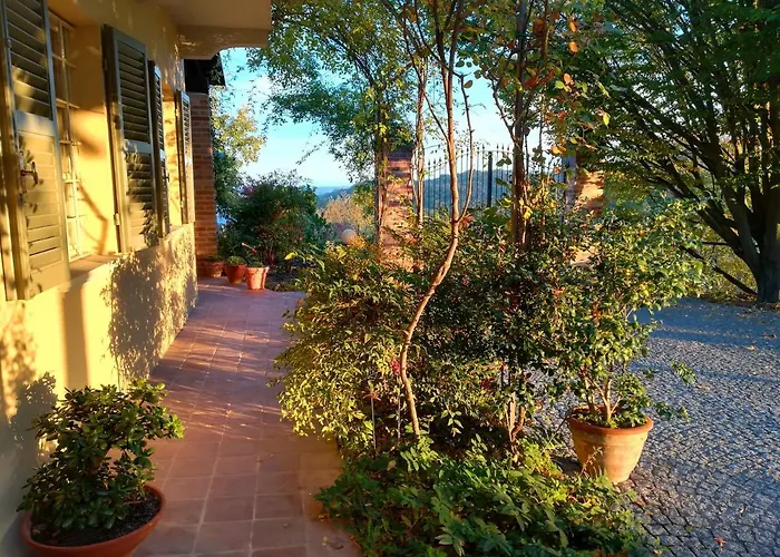 Sotto La Luna Bruna Bed & Breakfast *