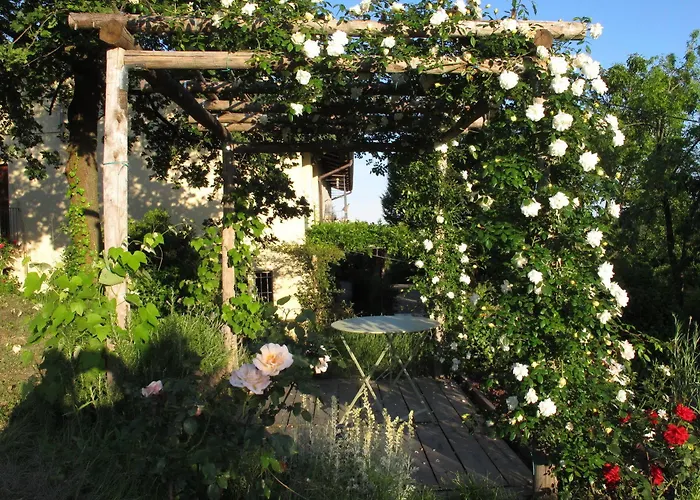 Sotto La Luna Bruna Bed & Breakfast *